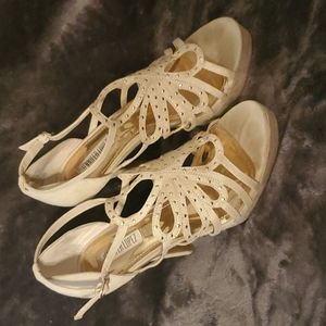 Jennifer Lopez beige heels